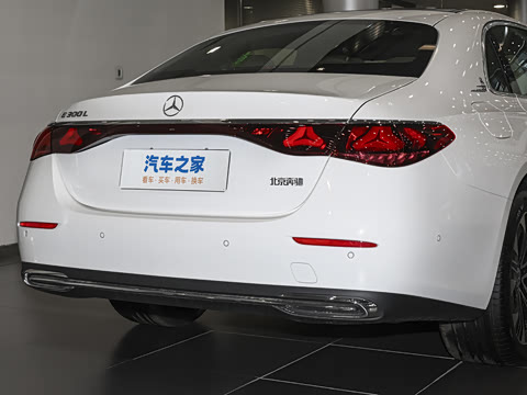 2025�� �Ŀ� E 300 L ������