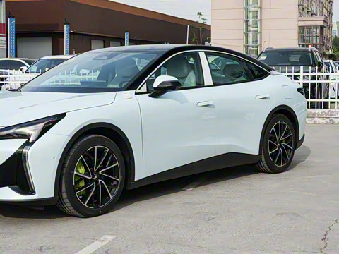 2025�� 560MAX 185kW