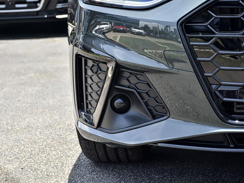 2025�� 200���������� 40 TFSI ����������