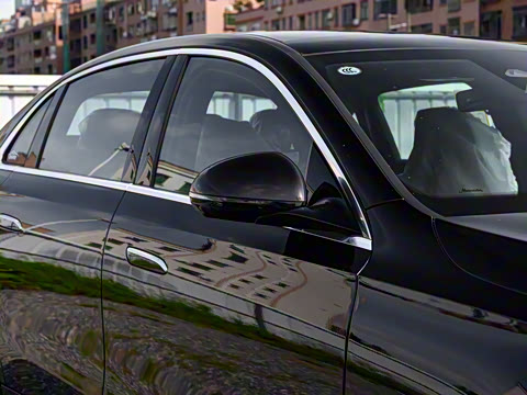 2025�� �Ŀ� E 260 L �˶���