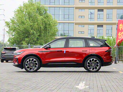 2025�� 2.0T ������������˹��