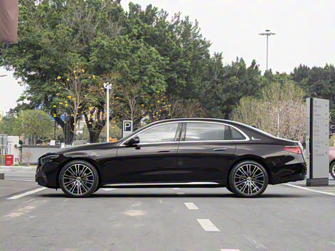 2025�� �Ŀ� E 300 L �����