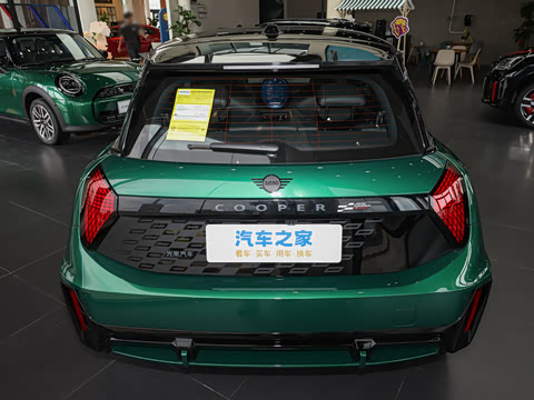 2025�� JOHN COOPER WORKS