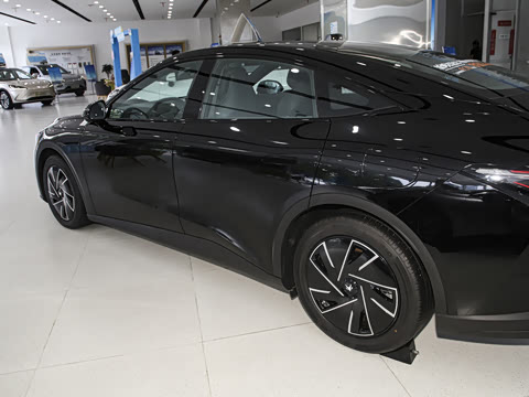 2025�� 560PRO 185kW