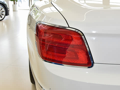 2026�� 4.0T V8 Mulliner