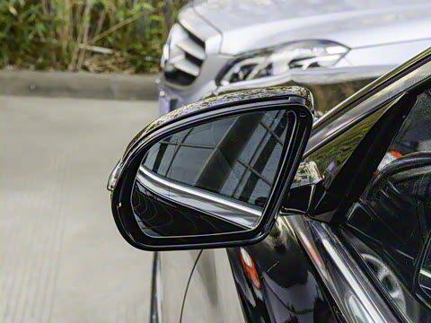 2023�� �Ŀ� E 300 L �˶�������