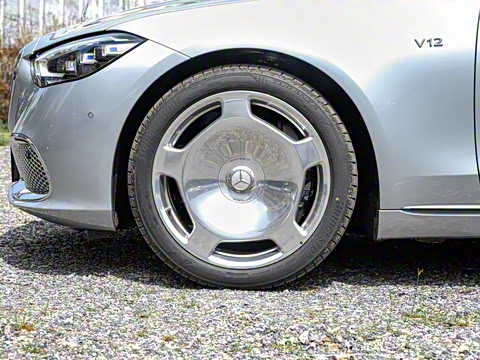 2025�� �Ŀ� S 680 4MATIC