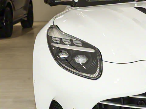 2025�� 4.0T V8 Coupe