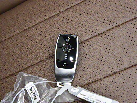 2022�� E 350 e L ���ʽ��϶����γ�