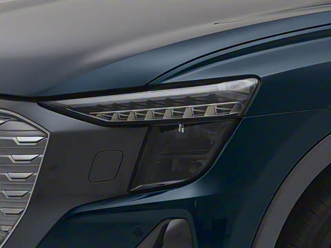 2022�� 50 e-tron quattro ��ҫ�� ������װ