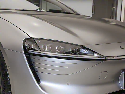 2025�� 703km Ultra�˶���