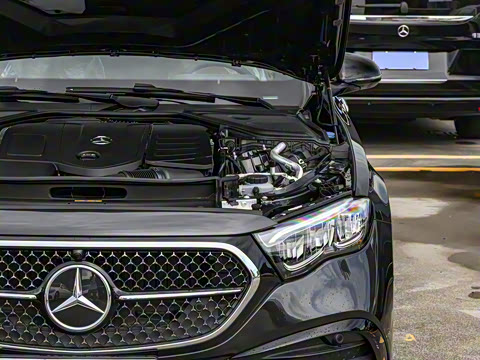 2025�� �Ŀ� E 260 �˶���