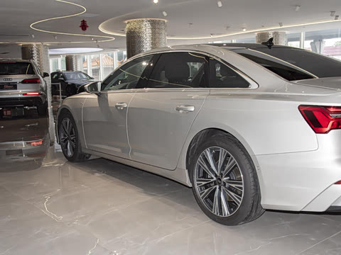 2025�� �Ŀ� 55 TFSI quattro �콢������