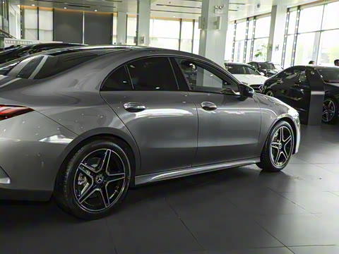 2025�� CLA 260 4MATIC