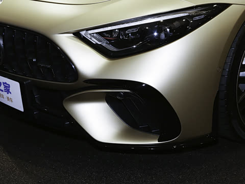 2026�� AMG SL 63 Golden Coast
