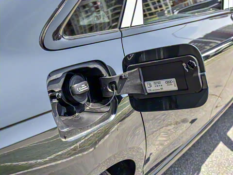 2025�� 200���������� 40 TFSI ����������