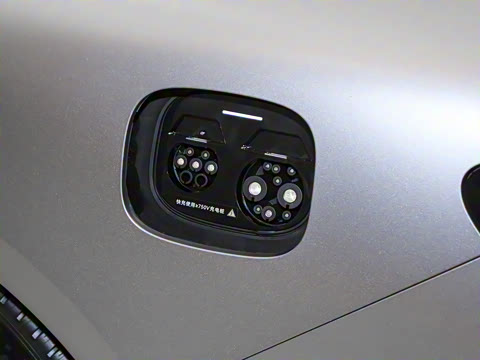 2025�� 703km Ultra�˶���