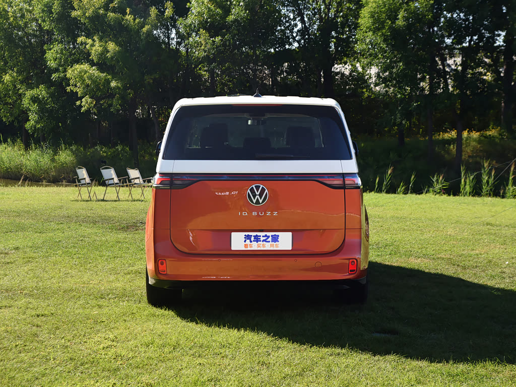 Volkswagen ID.Buzz, Минивэн: фото поколения