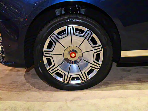 2025�� 4.0T V8 ��ͤ���϶��ư�