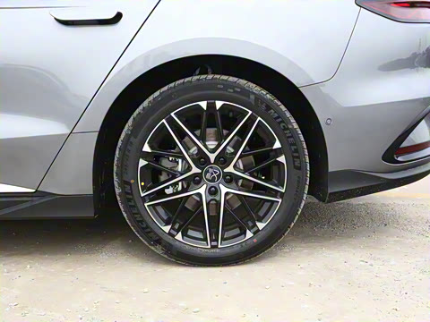 2025�� EV �Ǽݰ� 701KM������