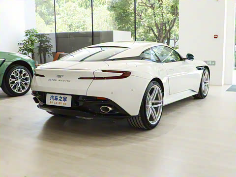 2025�� 4.0T V8 Coupe