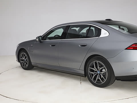 2025�� eDrive 40L M�˶���װ