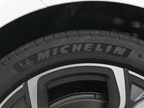 2025�� 75kWh Touring