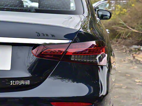 2022�� �Ŀ� E 300 L ʱ����