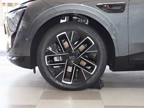 2025�� �Ŀ� Max ���̰�