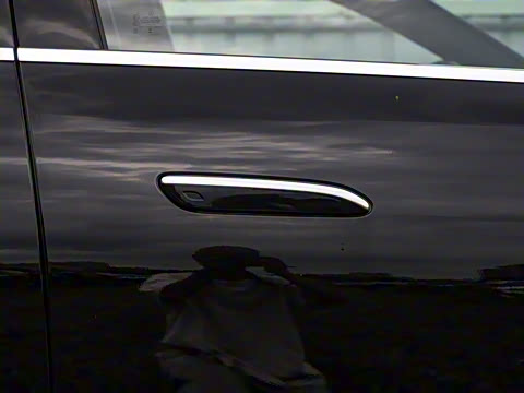 2025�� �Ŀ� E 300 L ����˶���