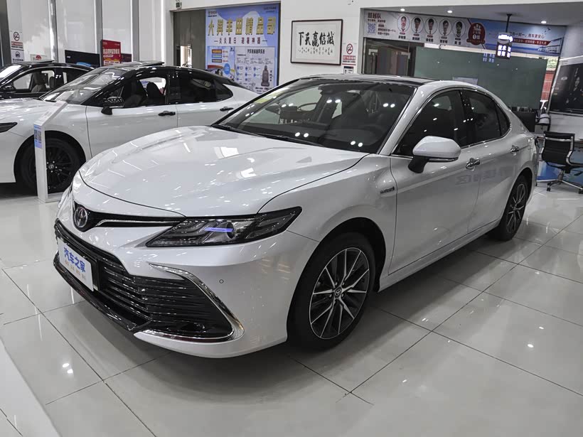 本店内有凯美瑞销售,颜色可选,2023-12-11 到 2023-12-18推出火热销售