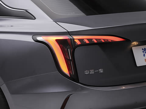 2025�� 610km PLUS