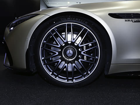 2026�� AMG SL 63 Golden Coast