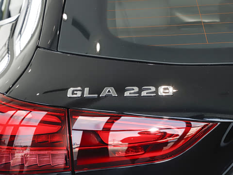 2025�� �Ŀ� GLA 220