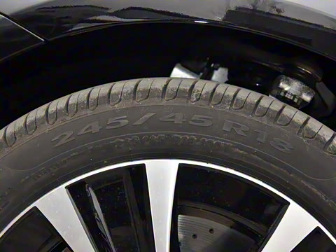 2022�� �Ŀ� E 350 e L ���ʽ��϶����˶��γ�