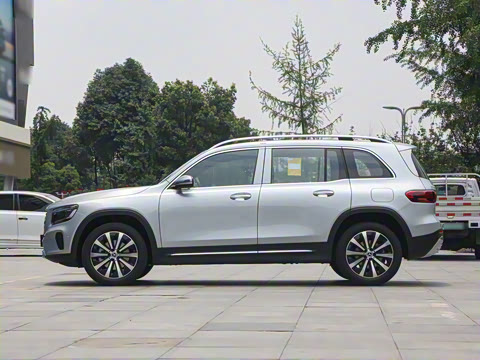 2025 GLB 220 ʱ