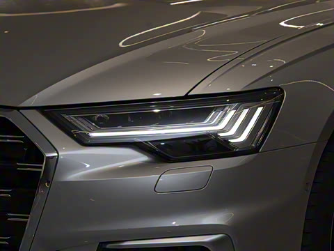 2025�� �Ŀ� 55 TFSI quattro �콢������