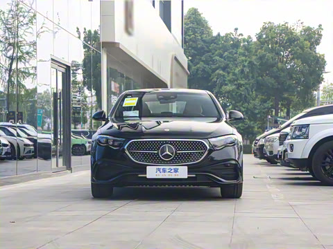 2025�� �Ŀ� E 300 �������˶���