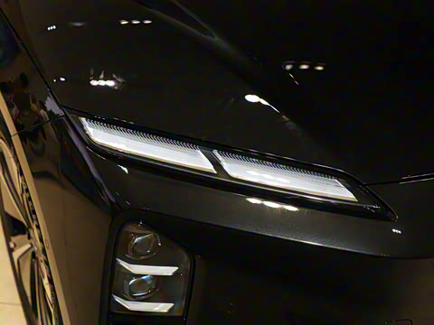 2025�� 75kWh Touring