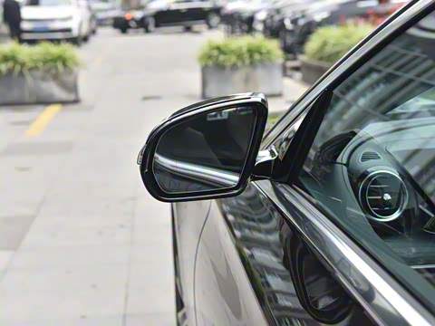 2022�� E 350 e L ���ʽ��϶����˶��γ�