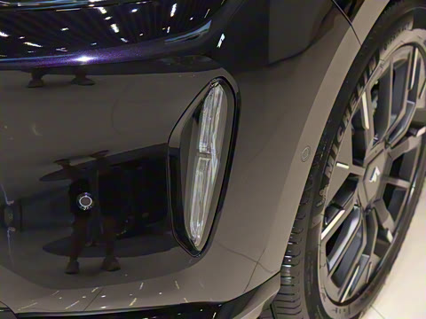 2025�� 825 Max��