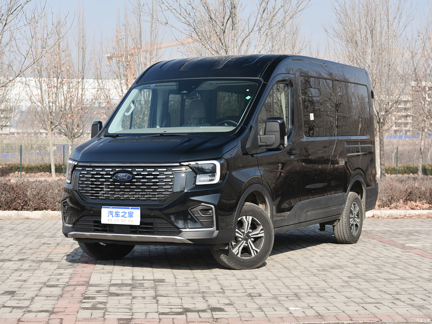 3t柴油自动中轴中顶9座商旅版2/2/2/3|外观|内饰|高清大图|实拍图