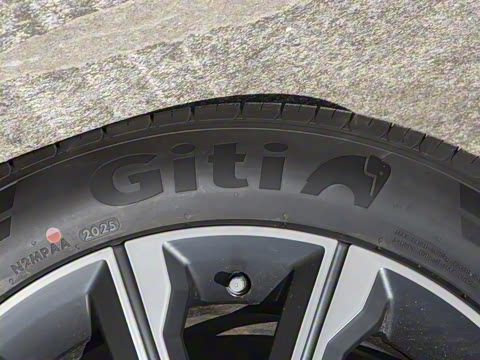 2025�� 2.0T ��������� 7��