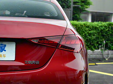 2025�� �Ŀ� C 260 L �˶���