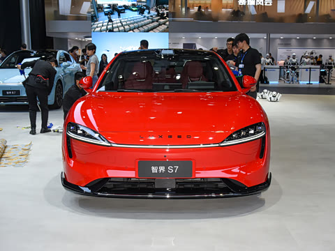 2025�� 703km Ultra�˶���