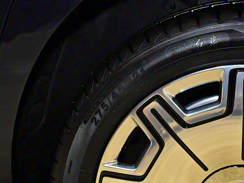 2025�� 4.0T V8 ��ͤ���϶��ư�