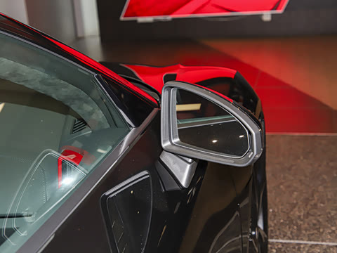 2022�� V10 Coupe performance