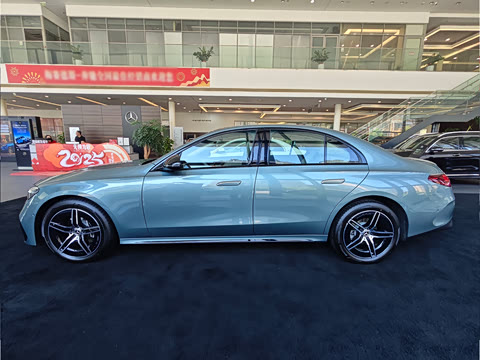 2025�� �Ŀ� E 260 �˶���