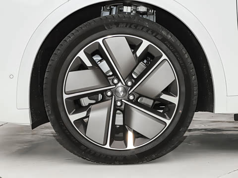 2025�� Ultra ���ܻ��°�