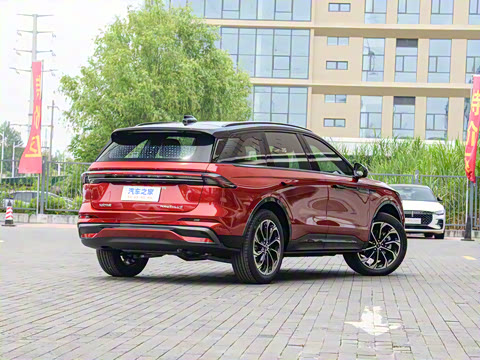 2025�� 2.0T ������������˹��